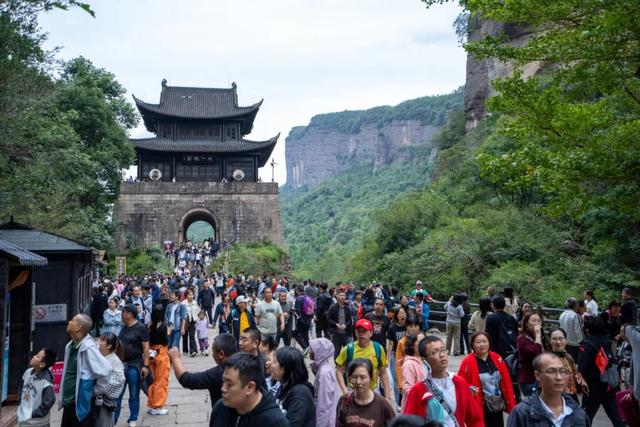 蜀道为轴，文化为魂！剑门关深度文旅融合，挥写中华文化传承新篇章