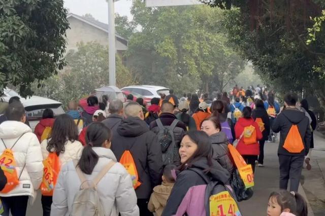 有意义！这场暖心徒步，金堂人踊跃参与……