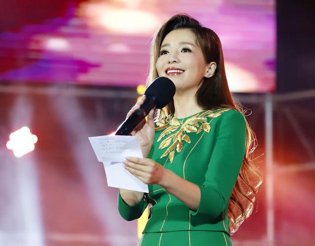 从“央视一姐”到退出主持界，朱迅的人生充满悲剧，令人惋惜不已