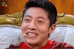 央视活宝主持人撒贝宁和家里猫斗智斗勇，猫气的快抑郁了图片