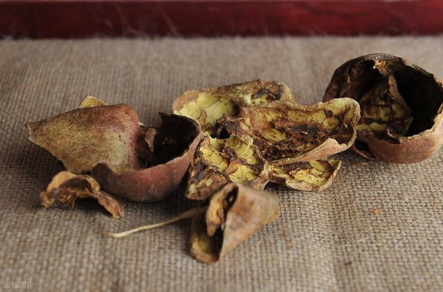 石榴皮用白醋泡3天，老一辈的做法，方法简单又实用！看完涨知识