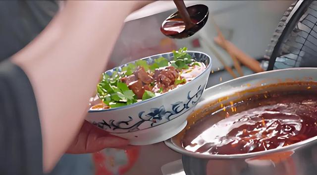 去了四川小香港，走高圆圆的路，被这座老城甜到了