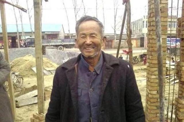 流浪汉因无暂住证被收容，警察看到他填的姓名大惊：你是王耀军？