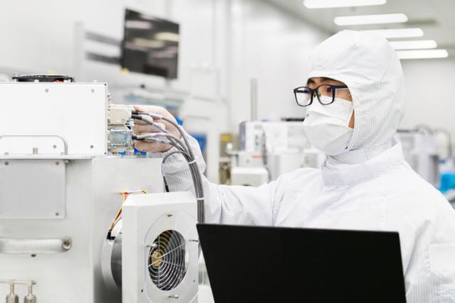 特朗普不想中国一家独大	，联合8国推出新计划，要废掉中国的王牌