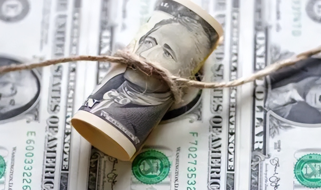 特朗普还没启程访华，中国突然公布黄金库存，美国霸权地位已不保