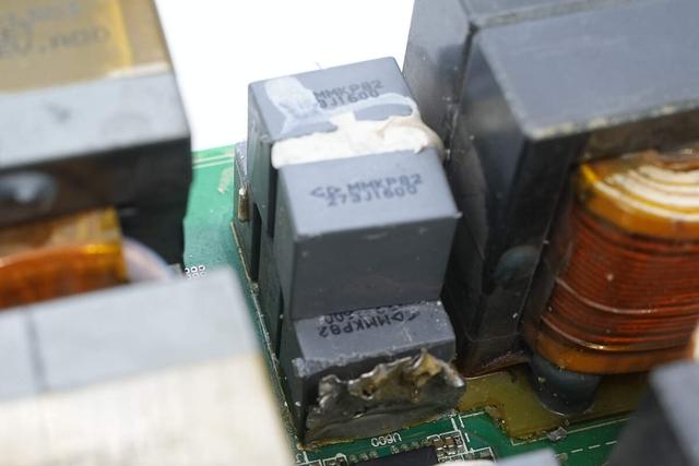 重达18斤的大块头，内部全是灰，麦格米特15kW充电模块拆解