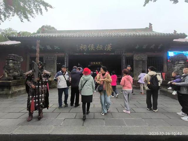 阆中古城里的张飞庙