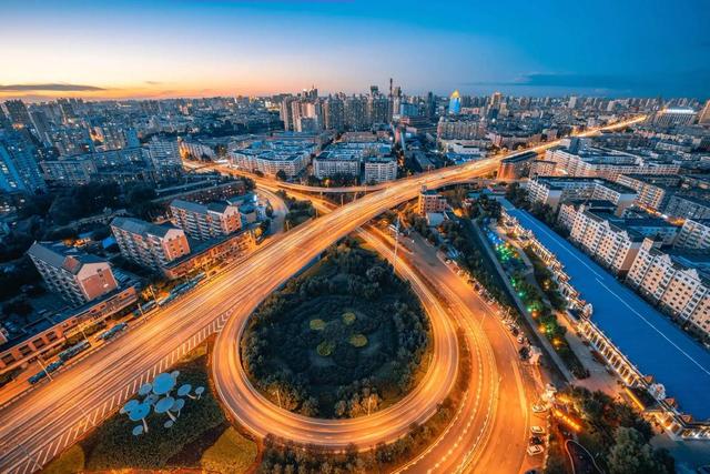 花8亿建冰雪大世界只开2个月？哈尔滨亏了20年，真的能回本吗？