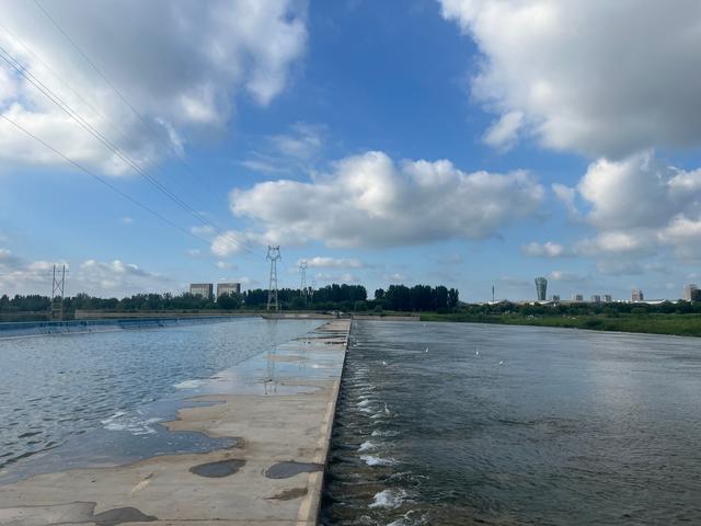 8月石家庄的滹沱河