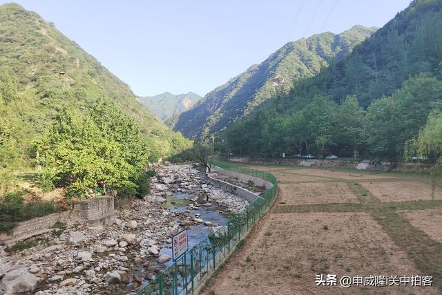 西安市鄠邑区：游览高冠瀑布景区