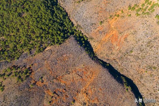 在大理洱源县惊现火山地貌?人迹罕至,跟新疆魔鬼城有得一拼
