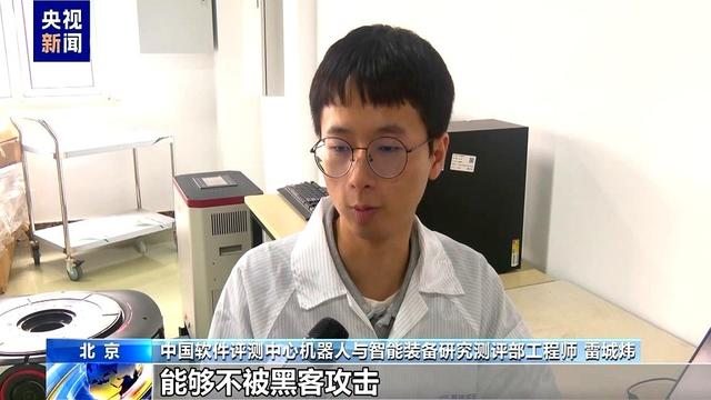 能倒水会聊天！保姆机器人亮相 满足家庭照护需求