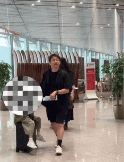 这一次，51岁情绪崩溃的何炅，给所有不婚不育的人提了一个醒