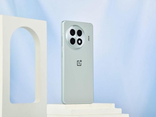 一加Ace 5全面评测 送给电竞玩家的年末礼物