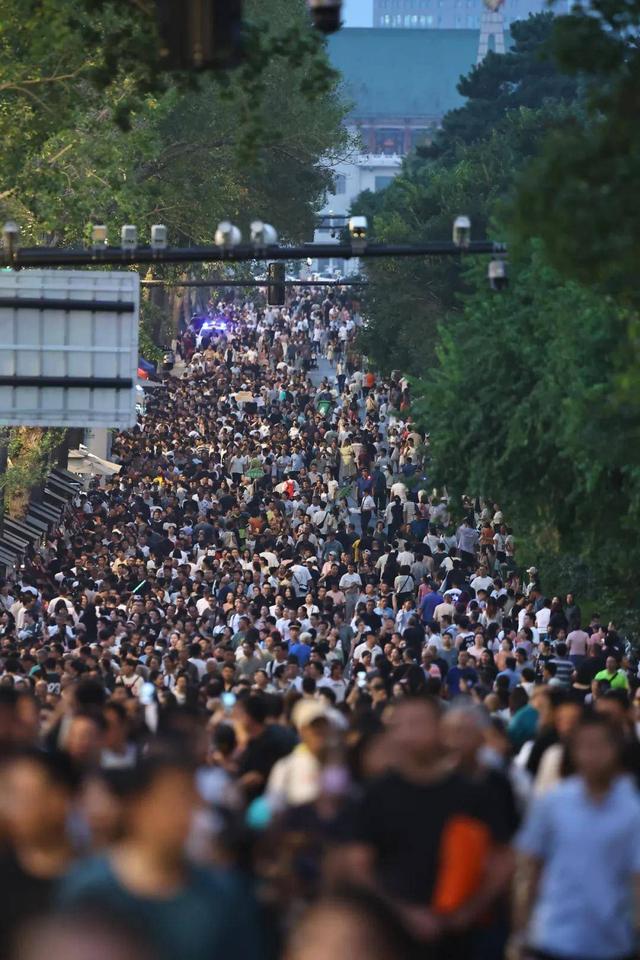 新民大街，越夜越精彩