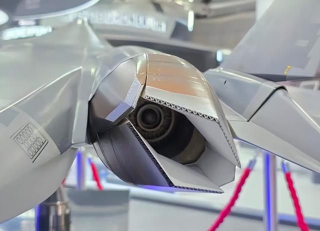 俄罗斯战机换上"两瓣嘴"，苏57重大升级揭秘，超机动性能再上台阶