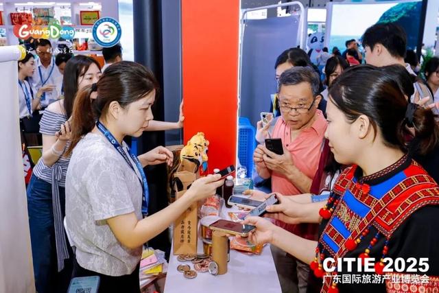 2025广东旅博会圆满落幕！韶关展厅展示非遗绝技+AI打卡、抽奖火出圈！实力诠释“天然氧吧，康养胜地”