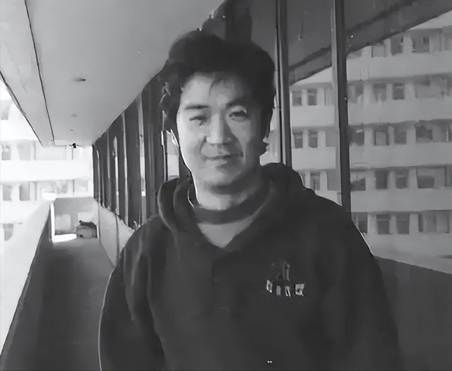 70岁晚节不保！袁立不再隐瞒，张国立丑闻曝光，章子怡也被拖下水