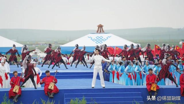 高清大图！直击内蒙古自治区第35届草原那达慕开幕式现场→