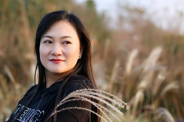 女人真动情了，会对男人做哪些举动？这些信号藏不住，你值得了解