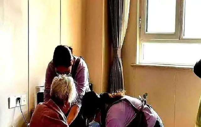 陕西女子专为老人提供服务，499元一次，常抱怨：身上全是烂疮