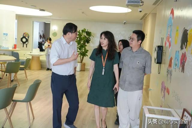 清华大学心理学教授彭凯平莅临观心童创参观交流