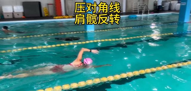 成人学游泳没有所谓的量变到质变。错误动作累积再多量也不能质变