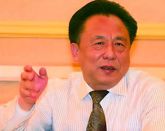 包养多名情妇，生下11个私生子，70多岁潜逃时仍要生娃！他是谁？