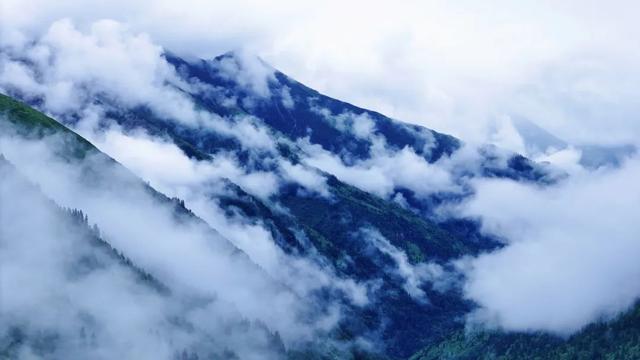 云海是天空写给黑水·达古的诗，每一笔都让人心动