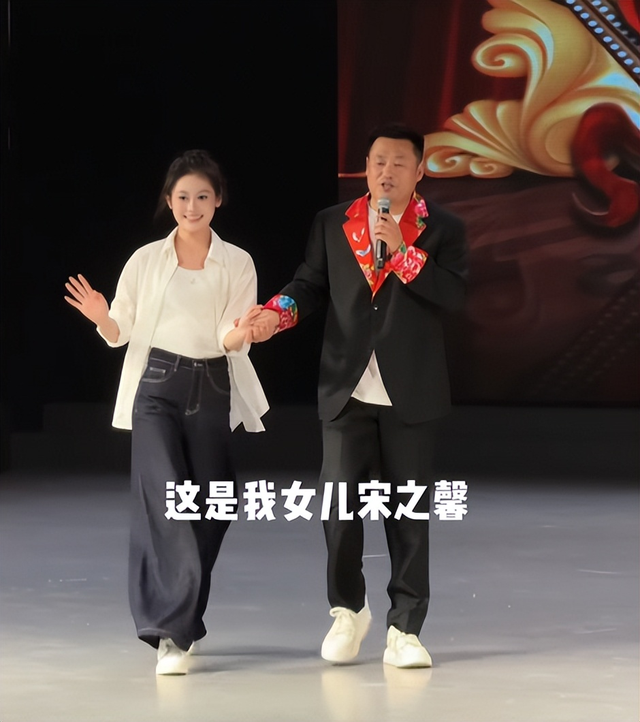 宋晓峰女儿被曝在三亚点男模！吃干抹净不付钱	，老父亲的脸丢尽了