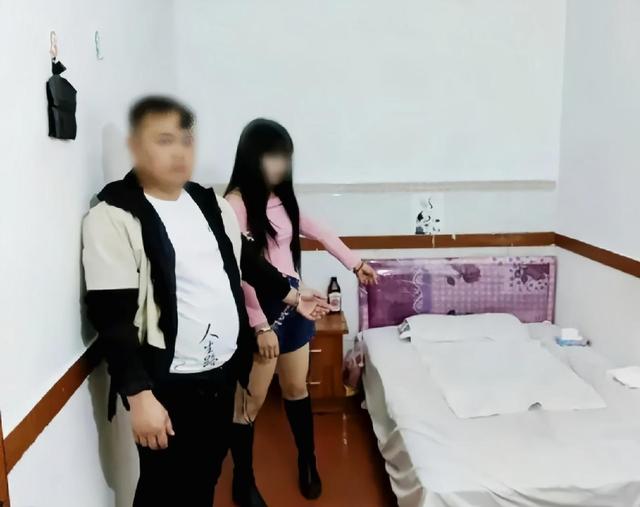 卖淫集团被端，120人落网！查获安全套超10000个、润滑剂、床单等