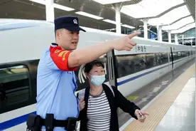 新警察故事之26 | 南来北往，守护依旧！他化身铁路上的“黑猫警长”图片