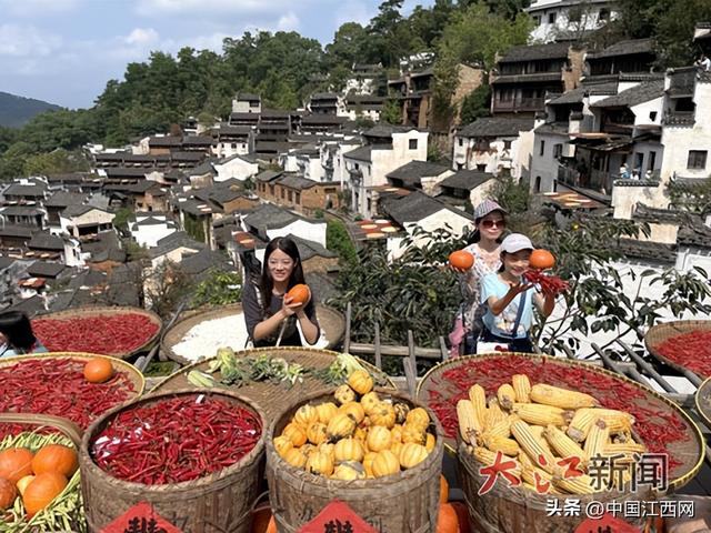 篁岭景区计时拍照受热捧，游客建议推广