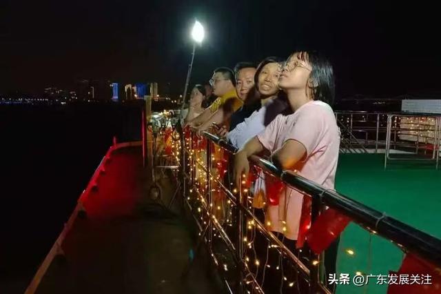 打卡汕头轮渡 邂逅“海上生明月”