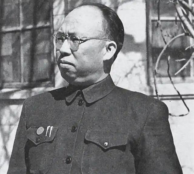 罗荣桓建议贺龙当国防部长，毛主席：让贺老总当军委第二副主席吧