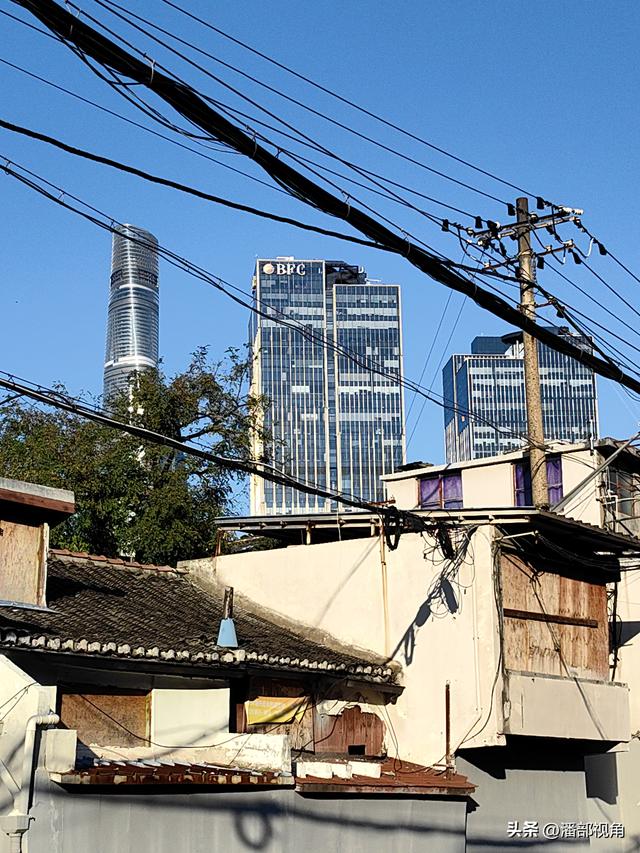 冬日暖阳里的上海街景