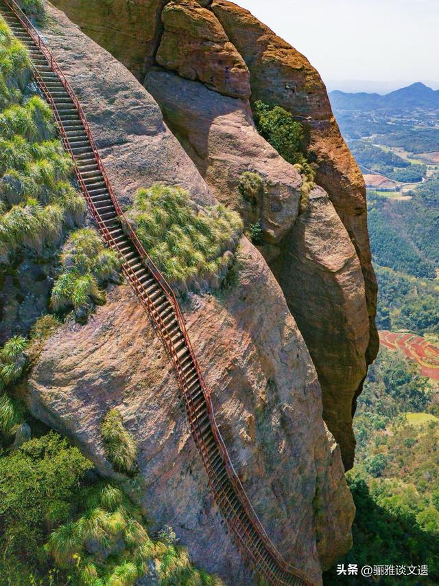 亿万年雕琢的红色奇观，中国八大世界遗产丹霞地貌，应该怎么游？