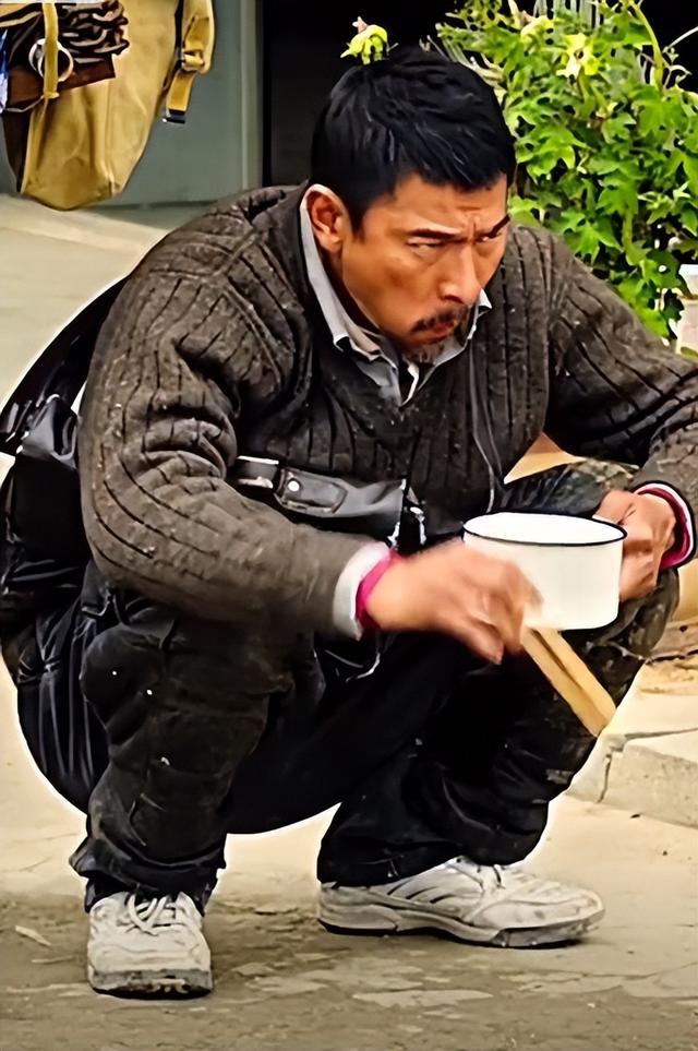 身上8处纹身还演农民？央视《生万物》闭眼选角，张艺谋真说对了