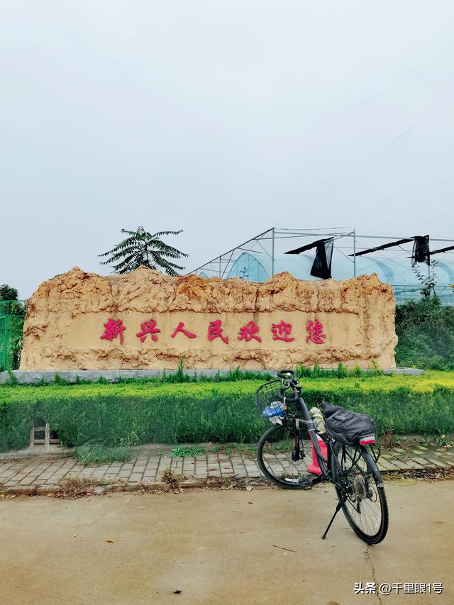 三原冯村水库满库运行，溢洪道开始下泄了