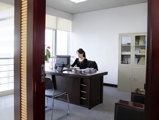 26岁小伙在工地打工时，与老板娘发生了一段意外情，让他难以忘怀