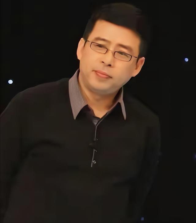 那个曾扬言让中国给全世界道歉，惨遭央视开除的阿丘，如今怎样了