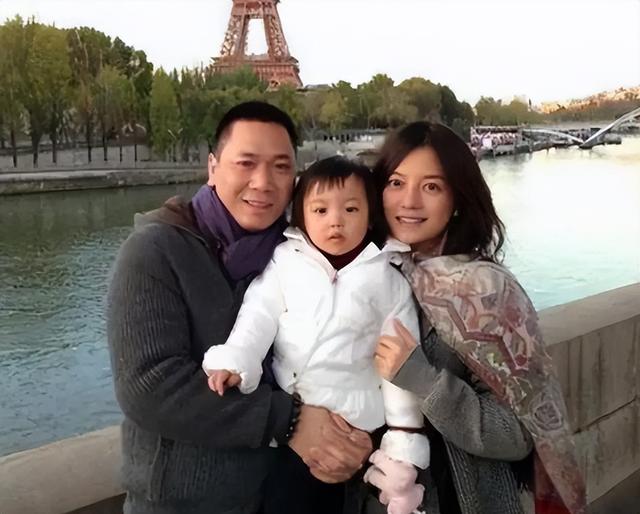 赵薇没想到，自己不止被圈内封杀，还有一件事，也让她面子挂不住