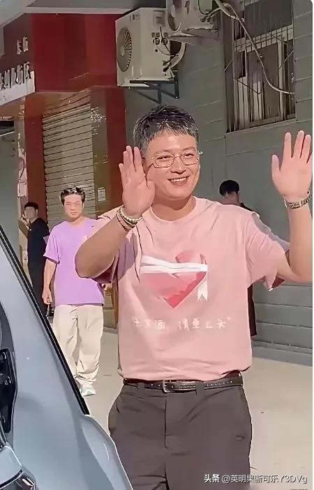 欧豪近照曝光 有点发福 变得稳重了 这花期也太短 没以前那股痞帅劲儿