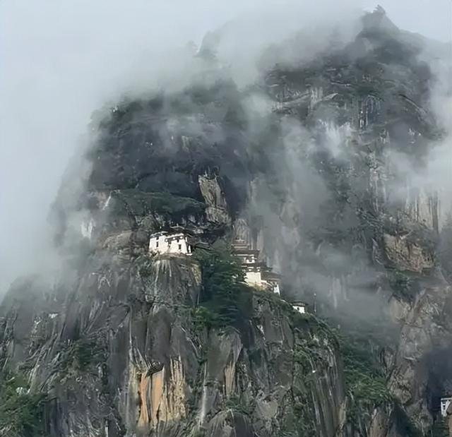 北京大姐爱上小19岁僧人，豪掷500万盖寺庙，婚后12年现状如何