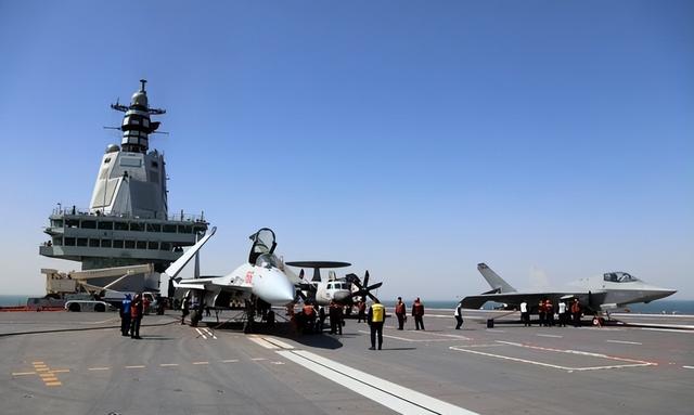 美国人感叹：要么击沉福建舰，要么我们就得学会用筷子