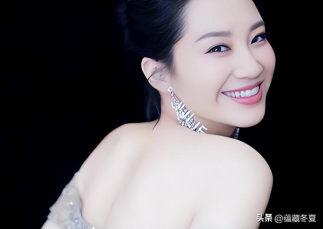 她一生 “风流成性、老少通吃	”，撩汉无数，现如今56岁却依旧单身