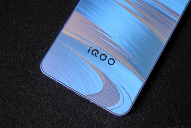 iQOO Neo11首测：中端性能机也要品质升杯