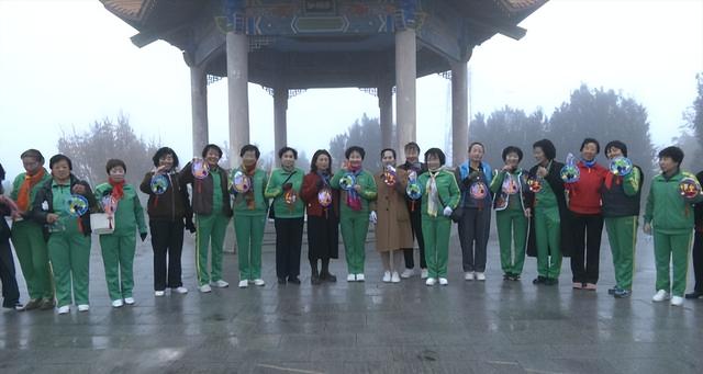 【网络中国节·重阳】合水县兴业路社区开展“赏秋迎重阳 畅叙邻里情”徒步登高活动