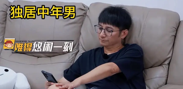钱再多有什么用？从主持人到“精神病”，48岁李维嘉现状令人唏嘘