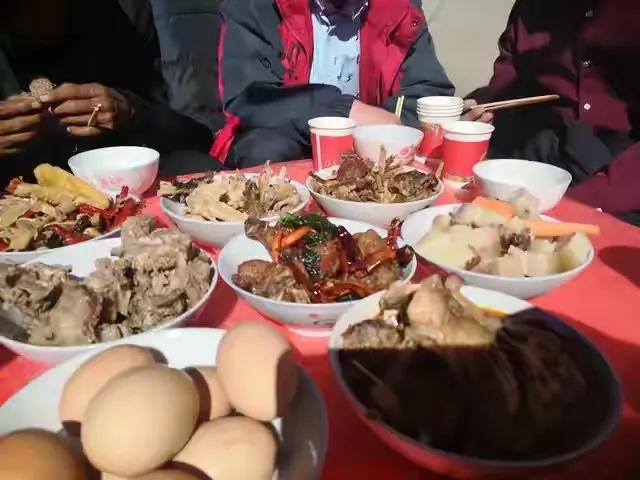 40岁男子2000元搞定女邻居,20天后,女子终于承认早就爱上他